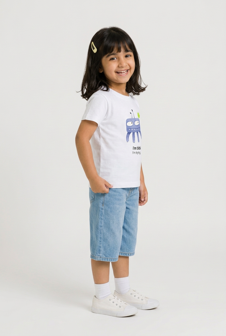 Tara in Bibi tee, angled turn