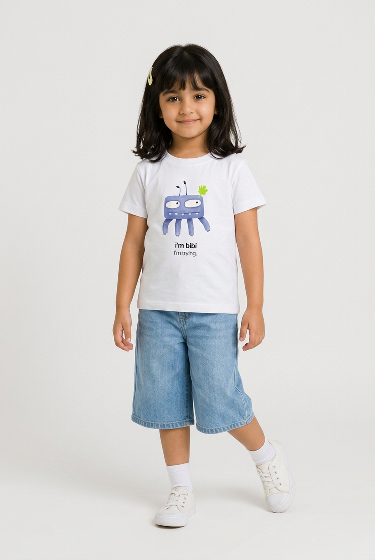 Tara in Bibi tee, side-step pose