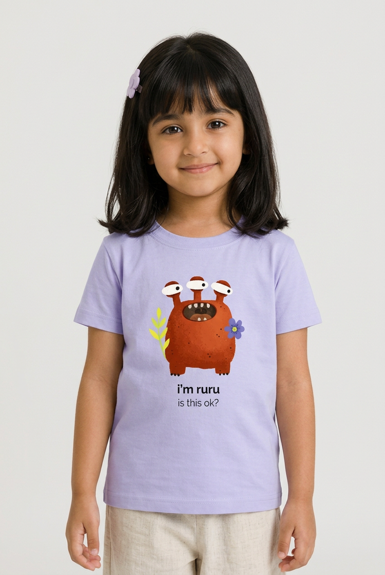 Tara in Ruru tee, close portrait