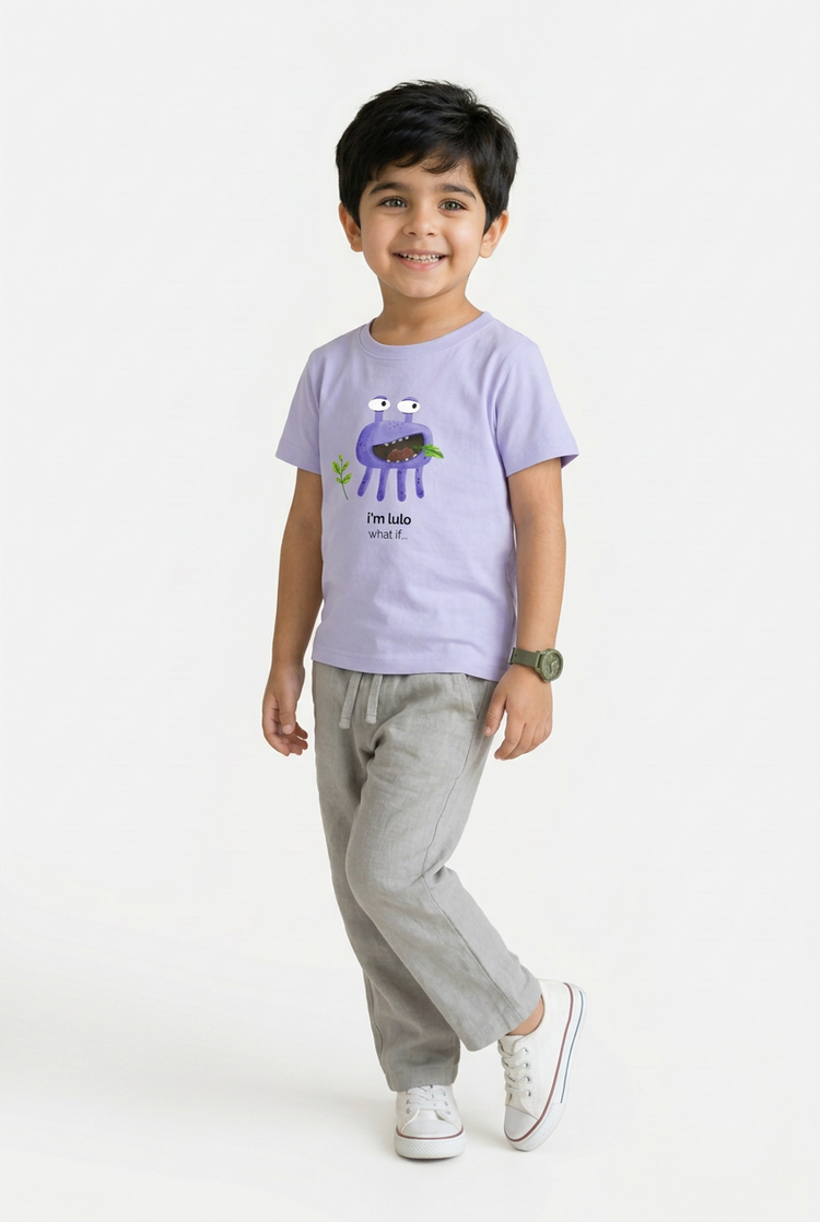 Vihan in Lulo tee, turning pose
